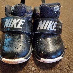 Size 6 toddler nikes